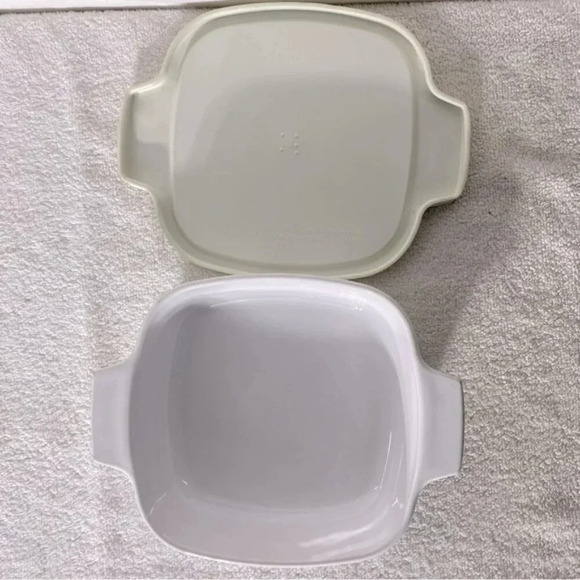 Vintage Corningware Cherry Fruits Pattern Square Casserole With Rubber Tight Lid - Picture 7 of 16